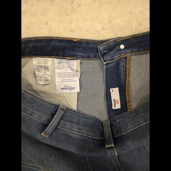 NWT Wrangler x Barbie Boot Cut Jeans - Picture 4 of 6